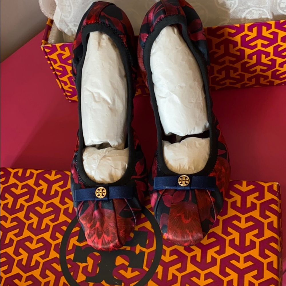 Brand New!!! Tory Burch satin flats